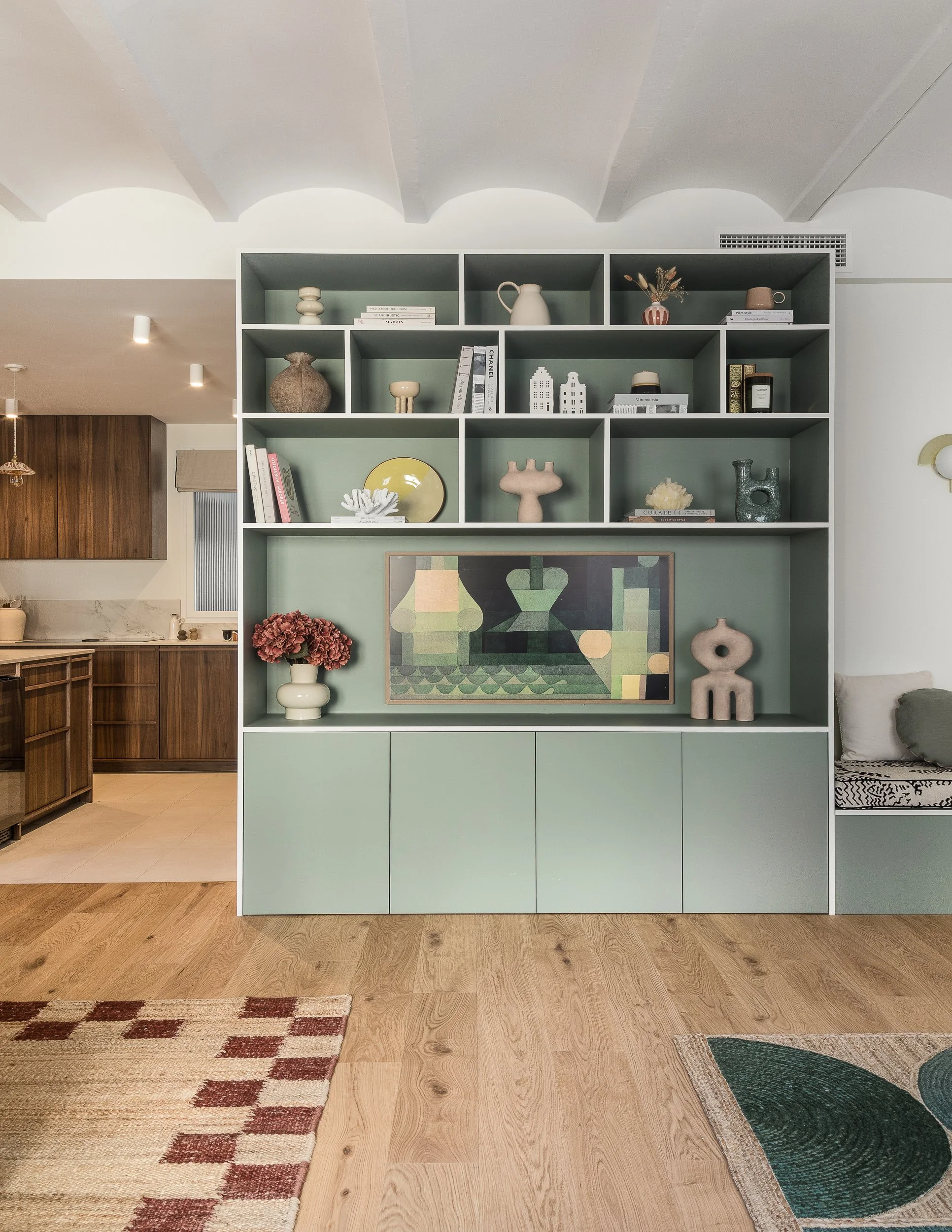 renovation-cuisine-appartement-sarria-barcelone-bois-plan-de-travail-bibliotheque-sur-mesure-architecte-interieur