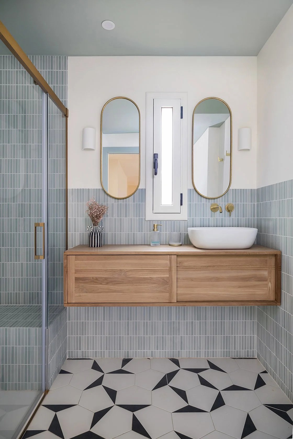 salle de bains rénovée par les architectes d'intérieur Valla & Long — Costa Brava, Barcelone