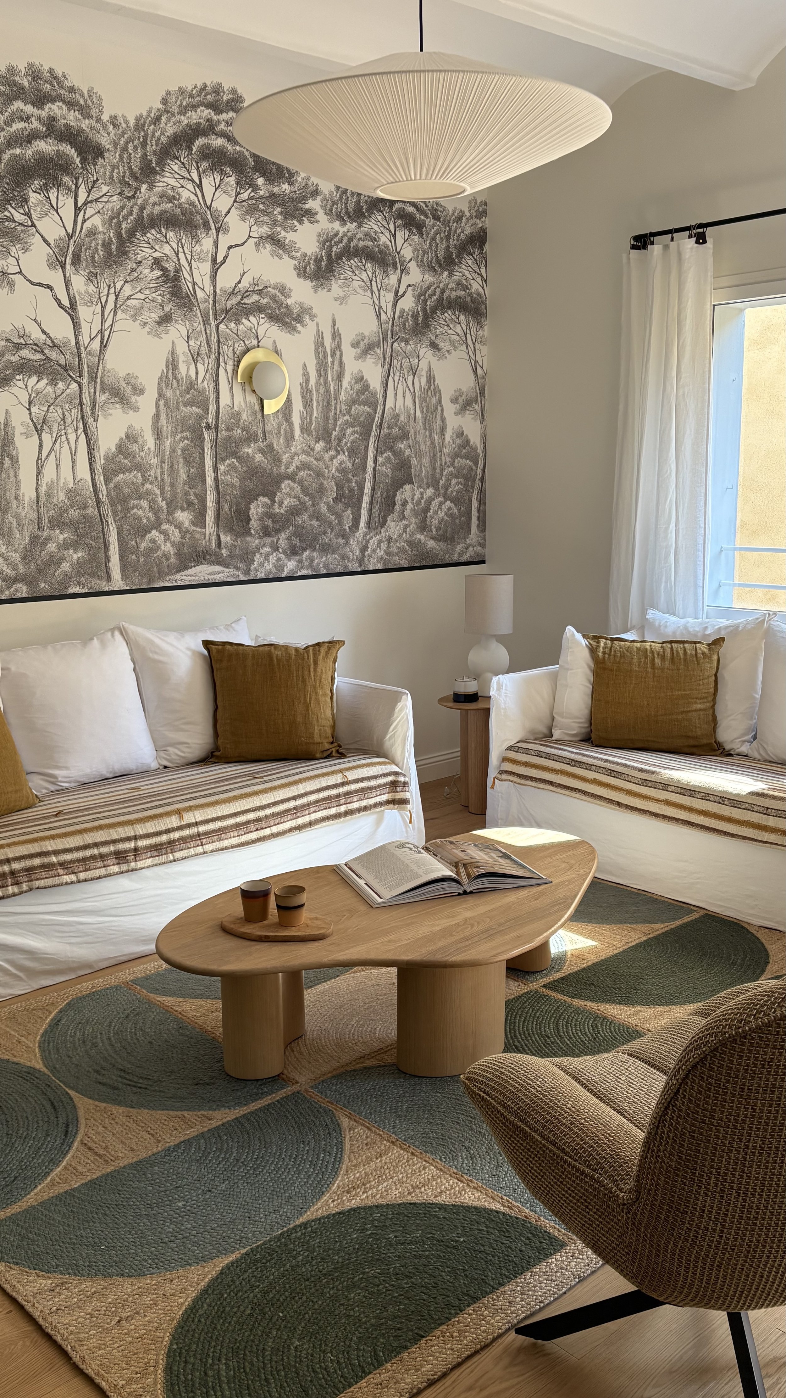 séjour lumineux  rénové dans Sarria à Barcelone par le studio Valla & Long —