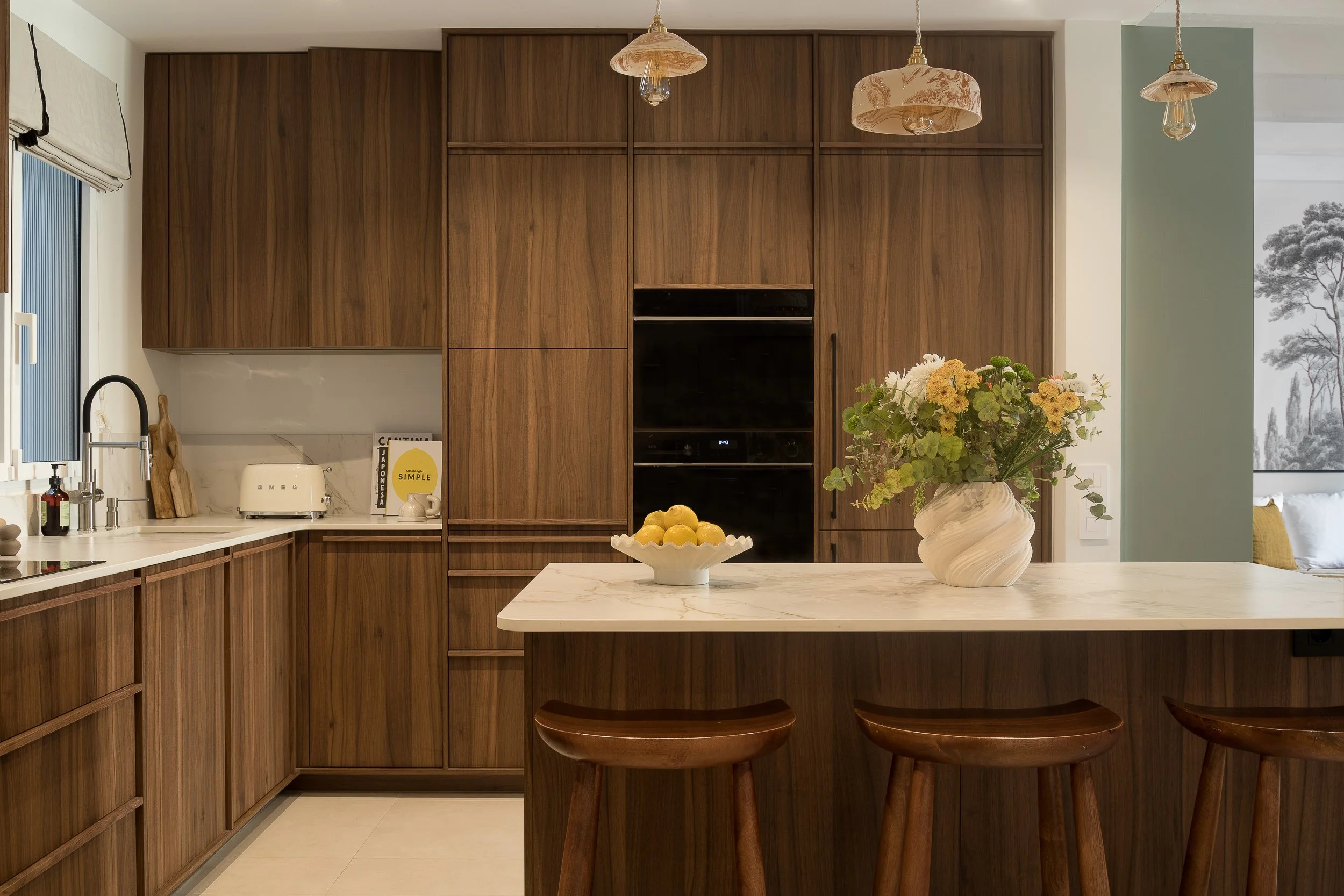 renovation-cuisine-appartement-sarria-barcelone-bois-plan-de-travail-suspensions-architecte-interieur