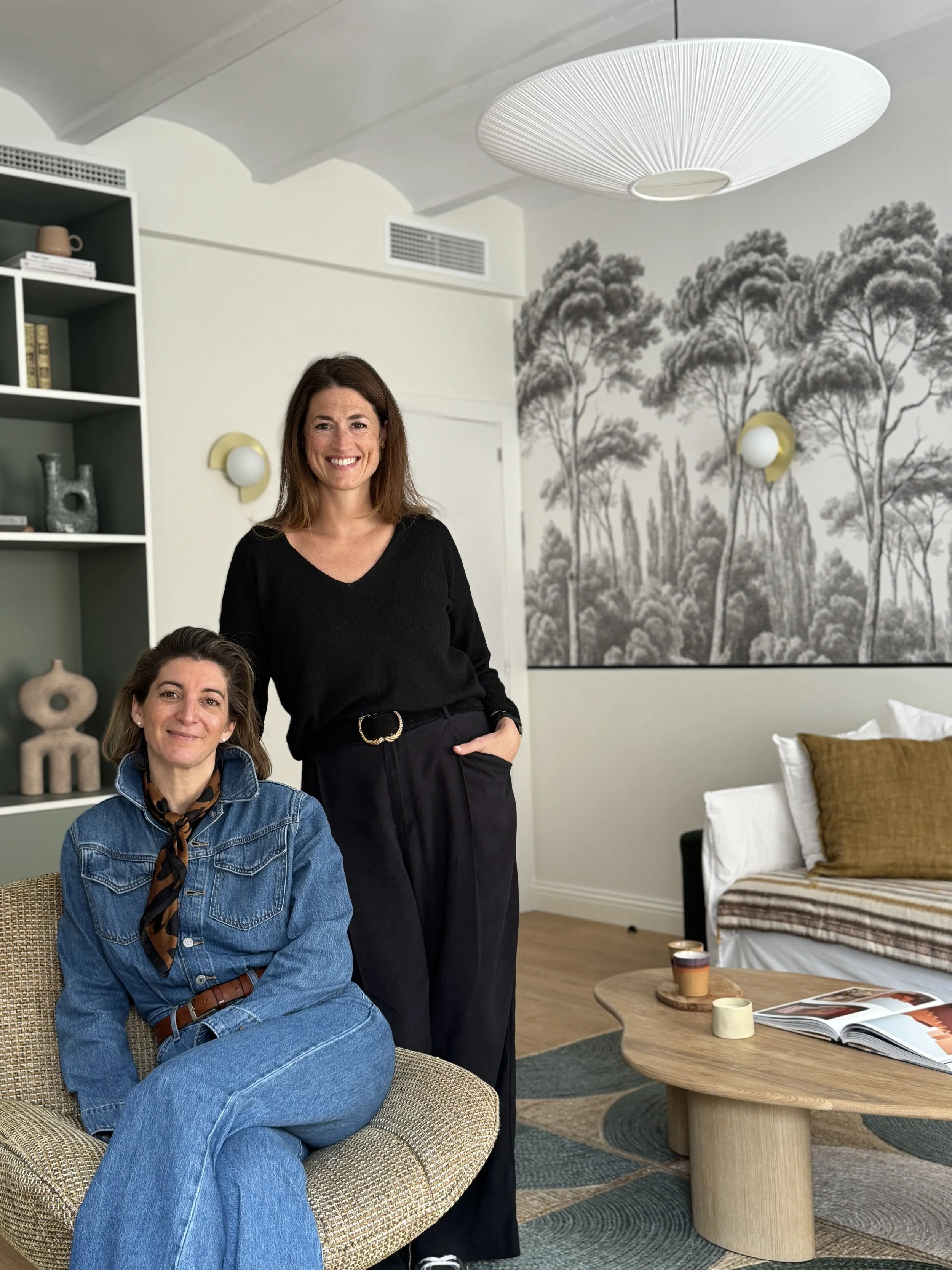 Portrait de Margaux Valla et Isabelle Long, architectes d'intérieur francophones, fondatrices du Studio Valla & Long à Barcelone et Paris