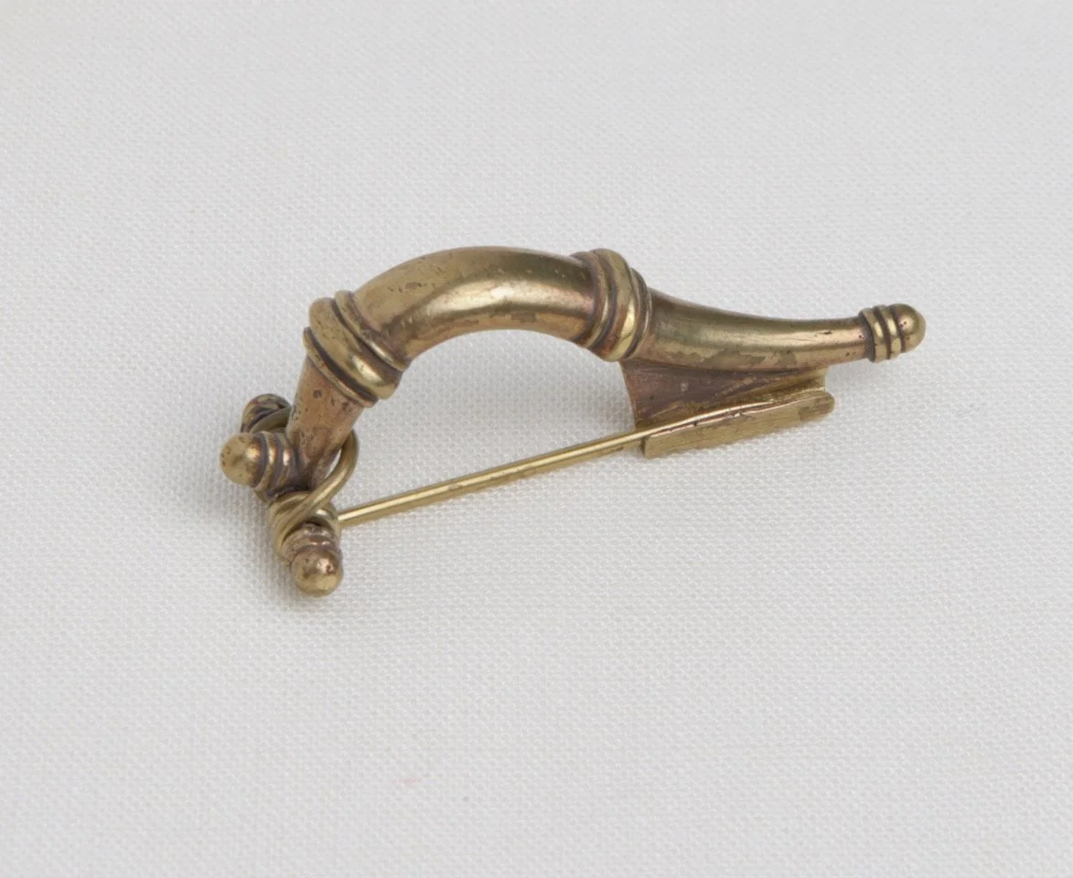 Bow Fibula