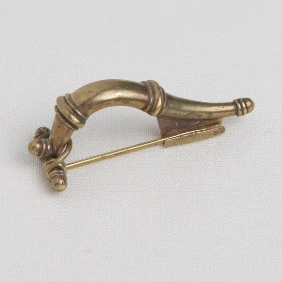 Bow Fibula