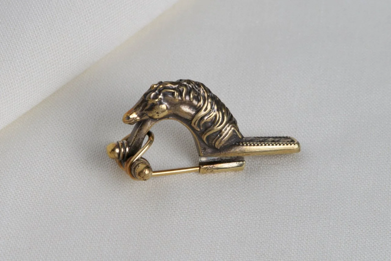 Horse Head Bow Fibula