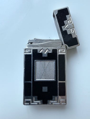 A vintage Art Deco-style cigarette lighter, c,1920-1930