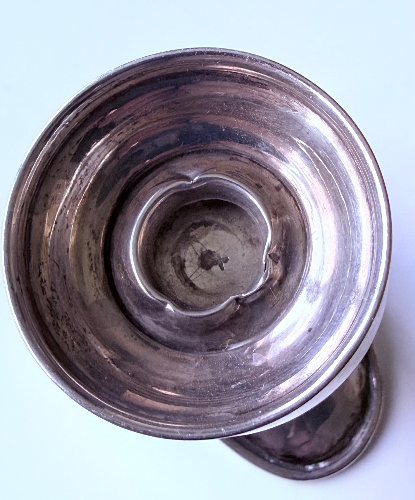 Attractive sterling silver cream jug assayed in Birmingham 1909.
Neat proportions and clear hallmarks.