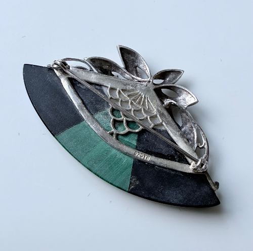 Art Deco Brooch Striking vintage sterling silver fan-shaped brooch in classic Art Deco style (circa 1920s–1940s).