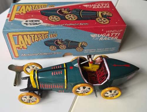 Fantastic windup model tin car