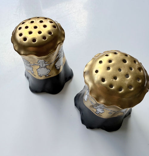 Matched pair of late 19th / early 20th-century Bavarian porcelain condiment servers by Rosenthal, from the Versailles pattern line.