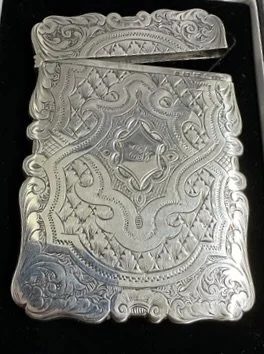 Beautiful sterling silver visiting/calling card case in very good condition, George V period, 1917.