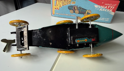 Fantastic windup model tin car