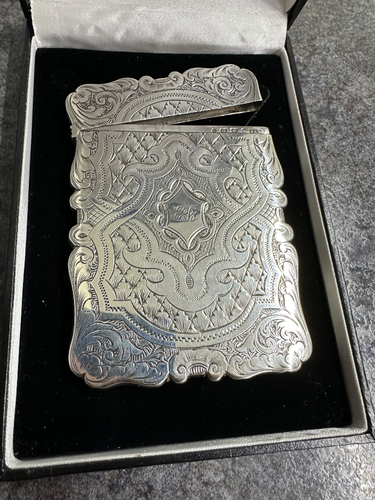 Beautiful sterling silver visiting/calling card case in very good condition, George V period, 1917.