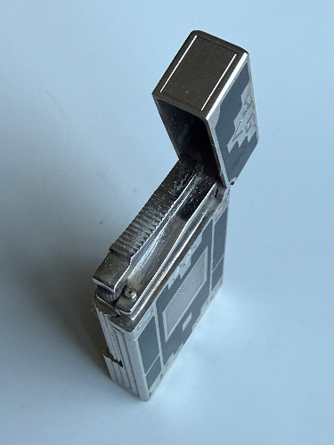A vintage Art Deco-style cigarette lighter, c,1920-1930