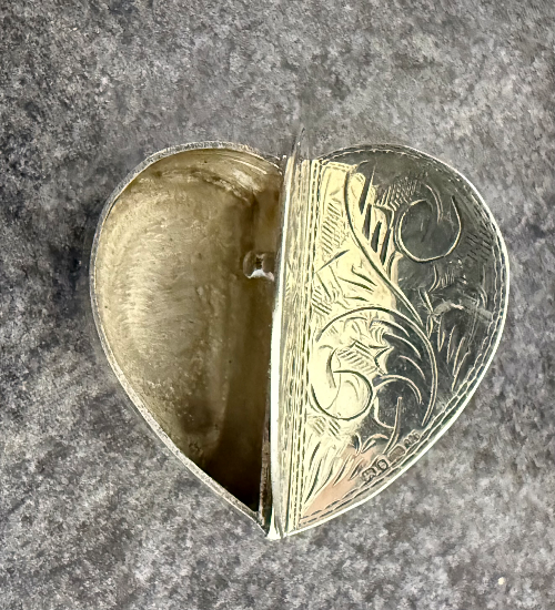 Victorian Silver  Pill box Charming heart-shaped silver pill or trinket box in vinaigrette style, marked 925 and assayed in London 1900.