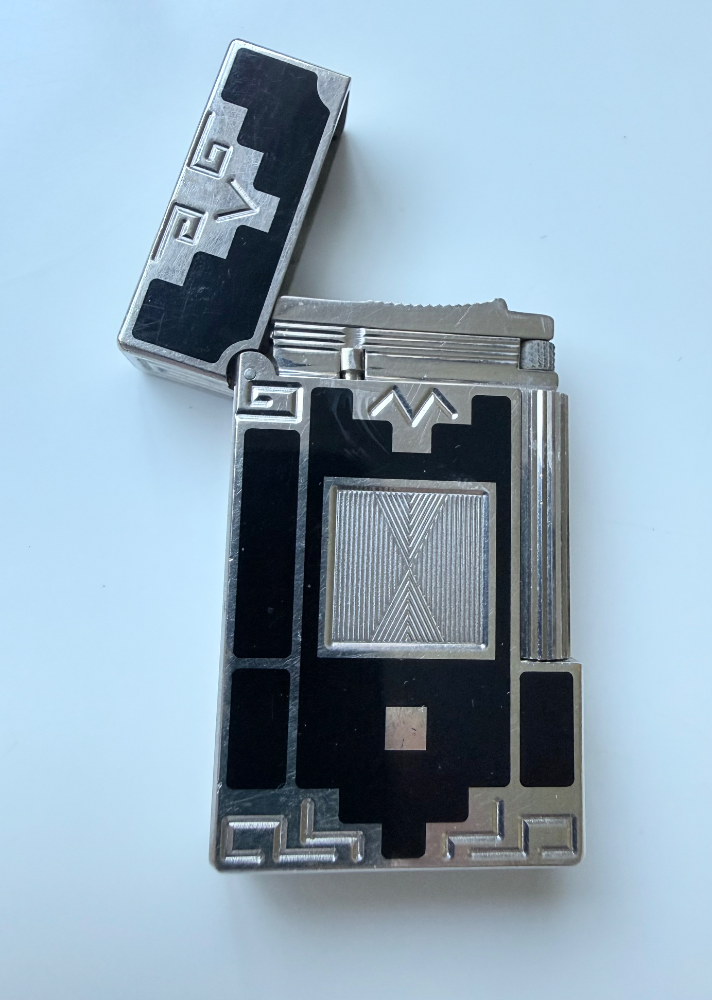 A vintage Art Deco-style cigarette lighter, c,1920-1930