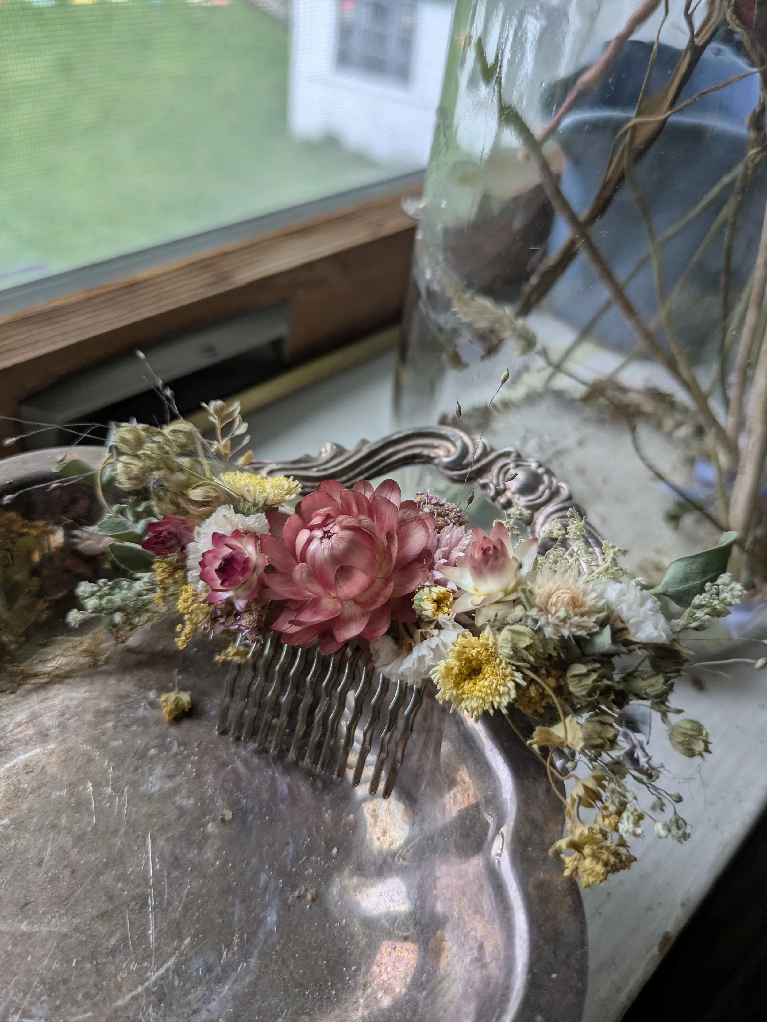 Floral Comb