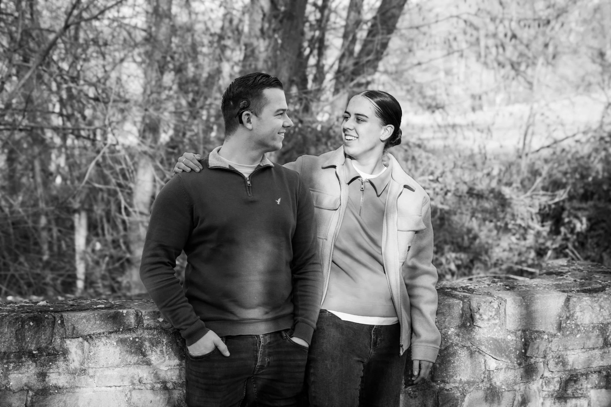Real and relaxed photography by Nikol Pecka, capturing authentic moments across portraits, families, weddings, brand & business, and animals. Based in the Netherlands, speaking Czech and English, and available for travel.
