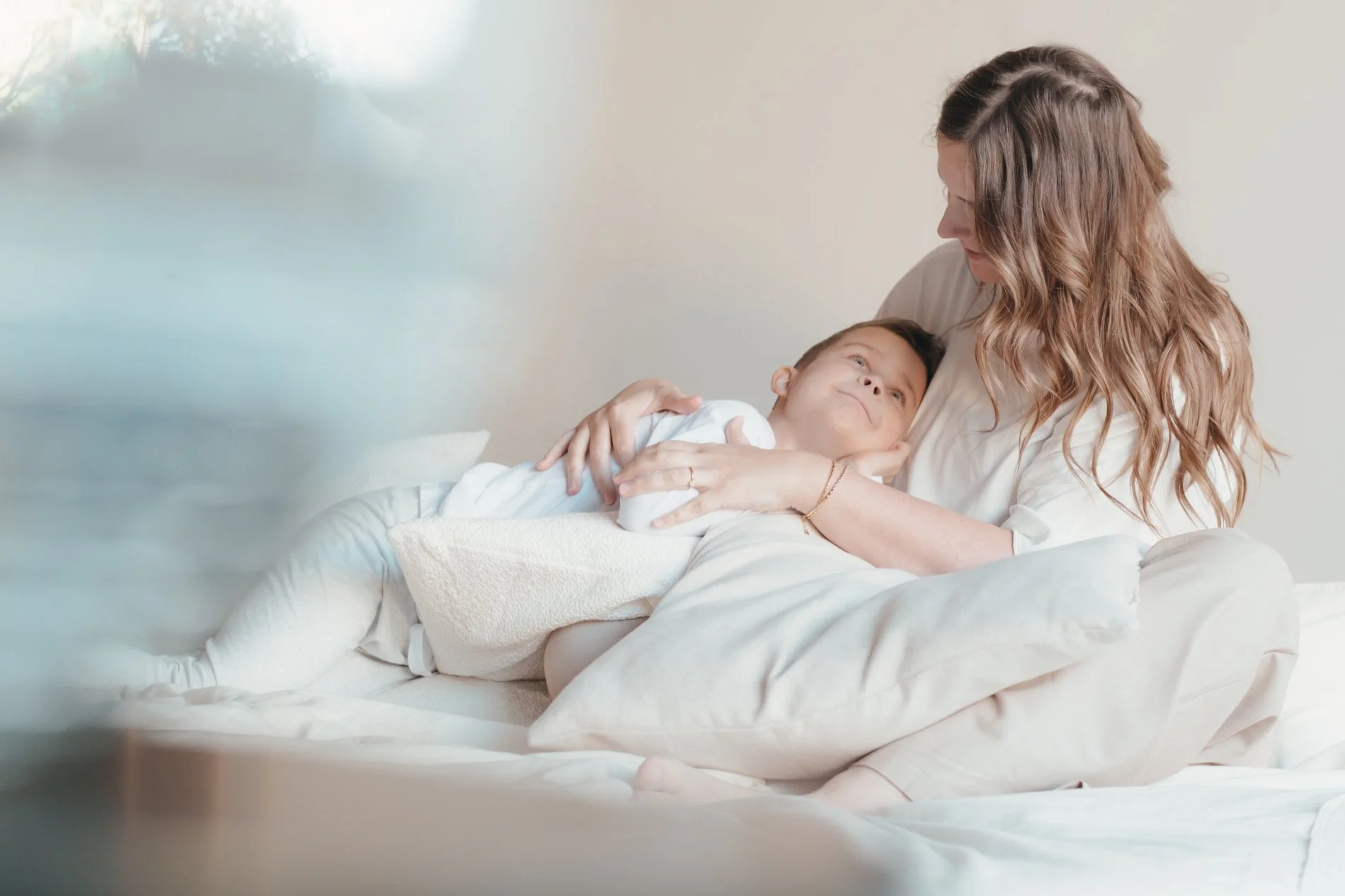 Real and relaxed photography by Nikol Pecka, capturing authentic moments across portraits, families, weddings, brand & business, and animals. Based in the Netherlands, speaking Czech and English, and available for travel.