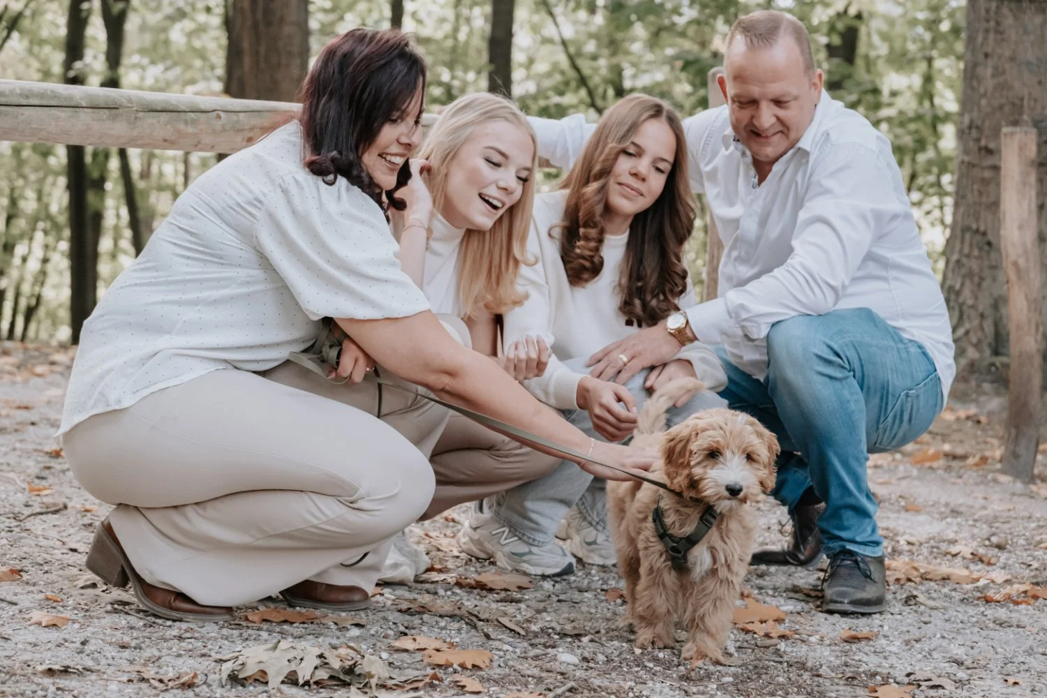 Real and relaxed photography by Nikol Pecka, capturing authentic moments across portraits, families, weddings, brand & business, and animals. Based in the Netherlands, speaking Czech and English, and available for travel.