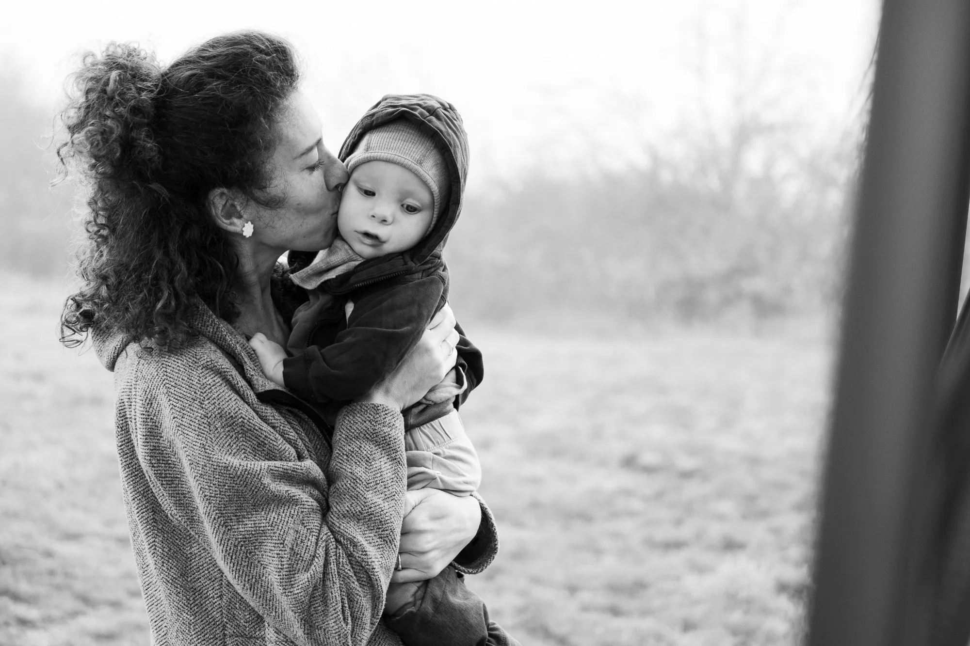Real and relaxed photography by Nikol Pecka, capturing authentic moments across portraits, families, weddings, brand & business, and animals. Based in the Netherlands, speaking Czech and English, and available for travel.