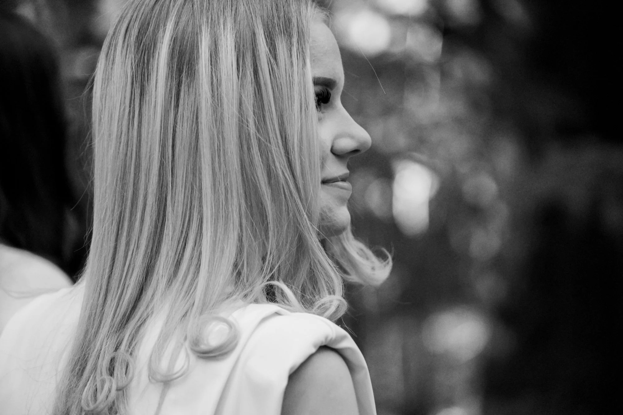 Real and relaxed photography by Nikol Pecka, capturing authentic moments across portraits, families, weddings, brand & business, and animals. Based in the Netherlands, speaking Czech and English, and available for travel.