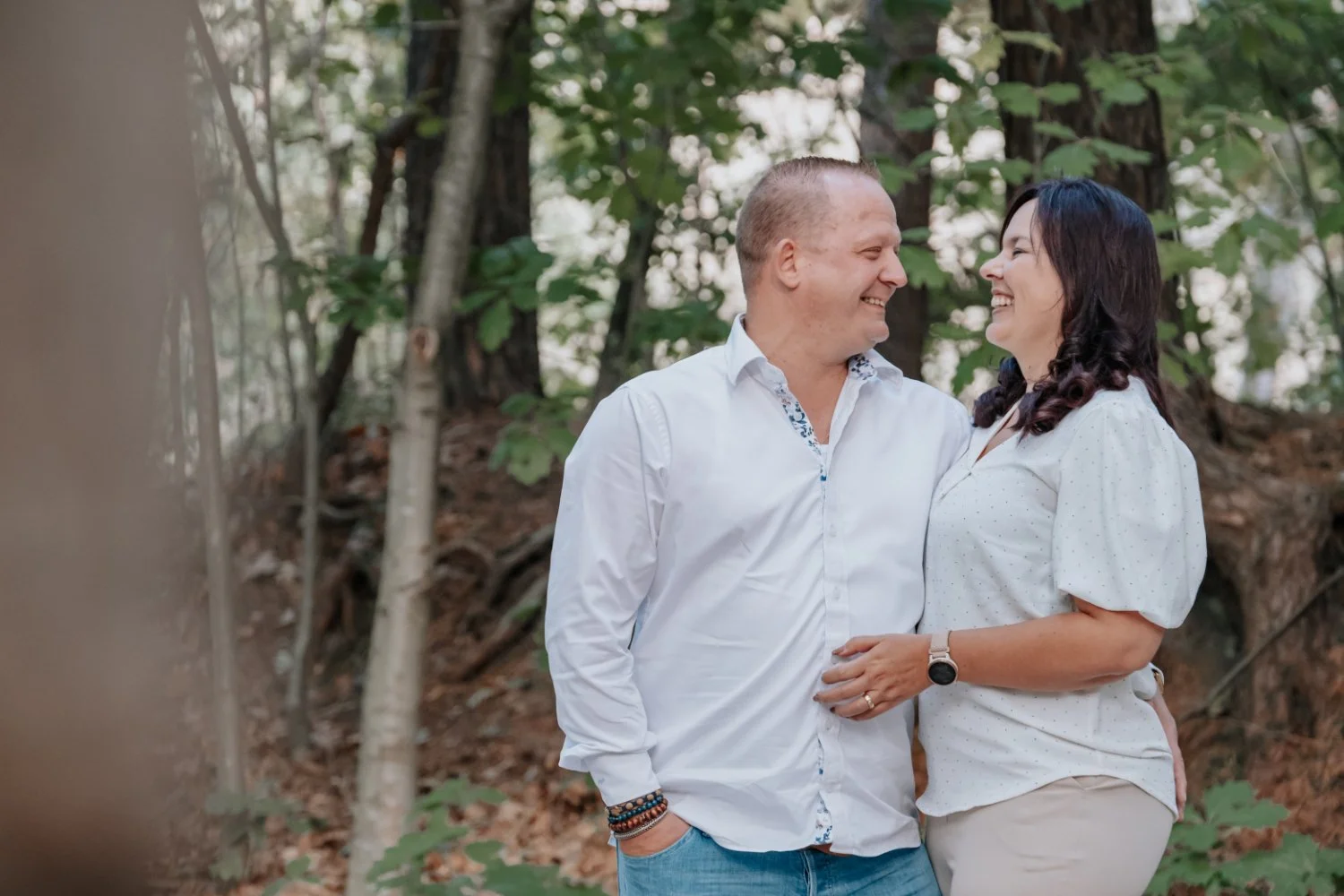 Real and relaxed photography by Nikol Pecka, capturing authentic moments across portraits, families, weddings, brand & business, and animals. Based in the Netherlands, speaking Czech and English, and available for travel.