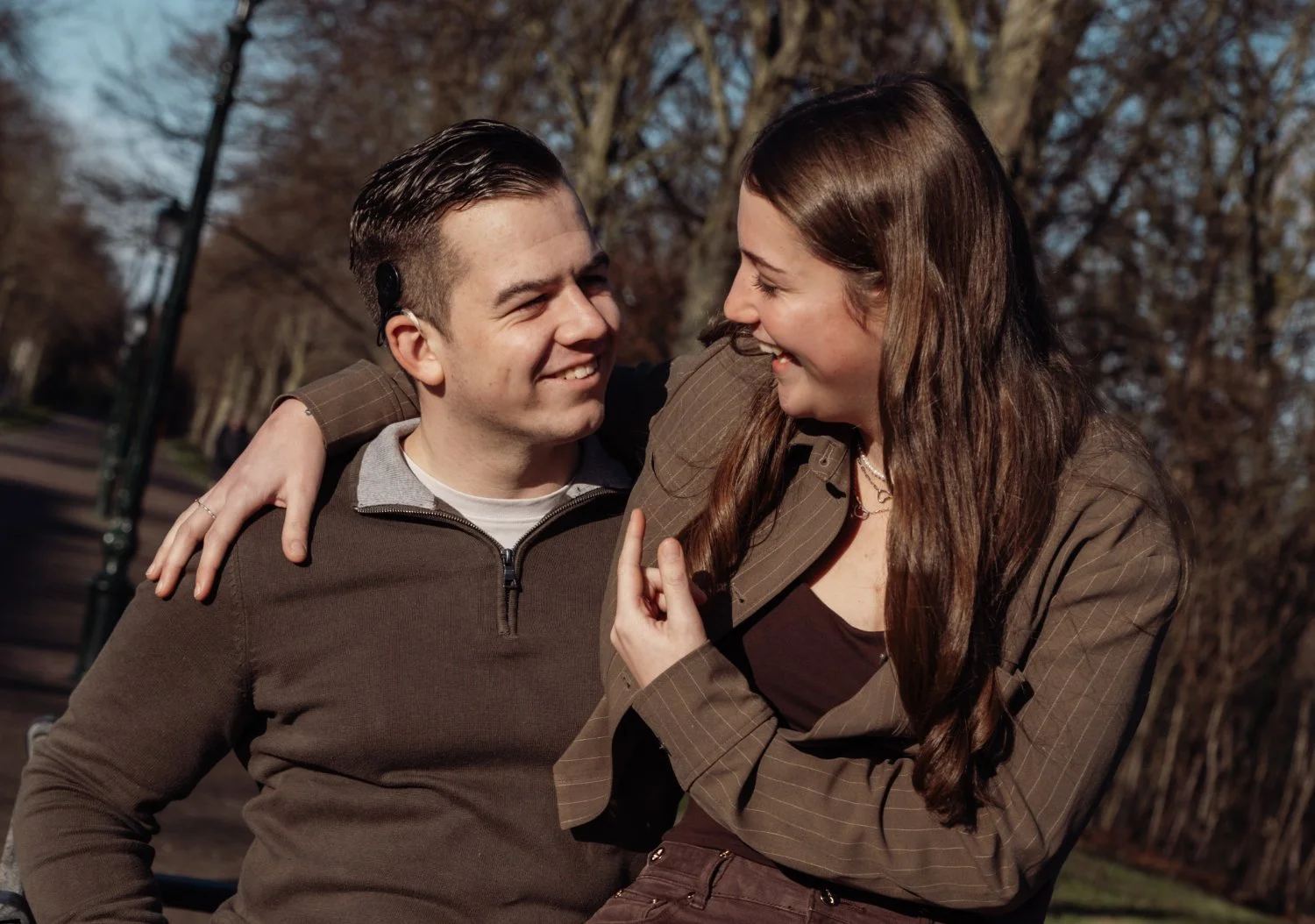Real and relaxed photography by Nikol Pecka, capturing authentic moments across portraits, families, weddings, brand & business, and animals. Based in the Netherlands, speaking Czech and English, and available for travel.