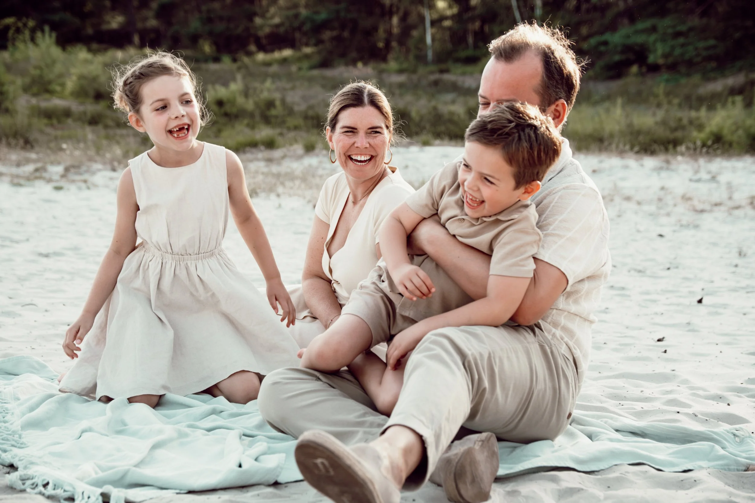 NNikolPeckaPhotography-family-goldenhourshoot -126.jpg