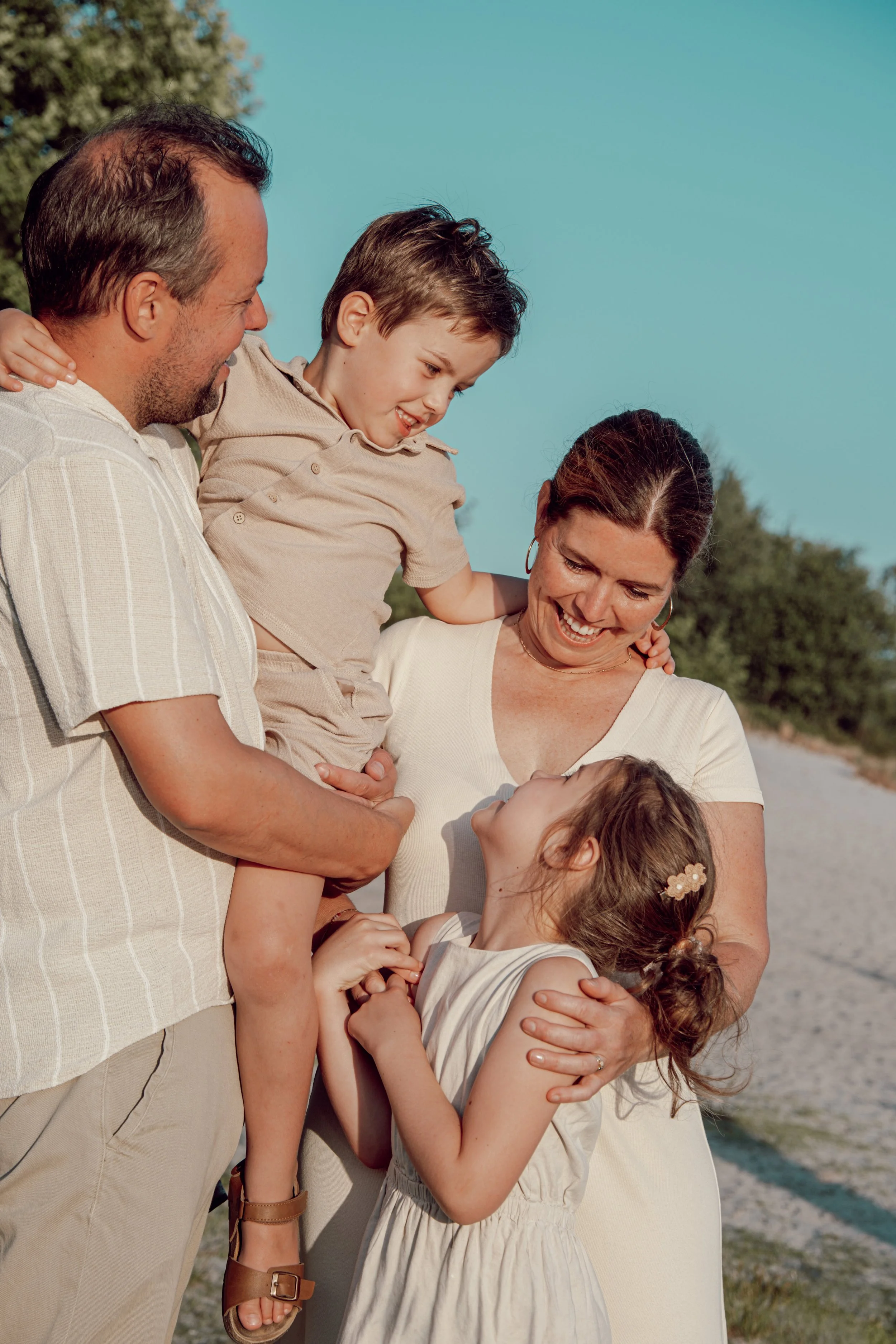 NNikolPeckaPhotography-family-goldenhourshoot -266.jpg