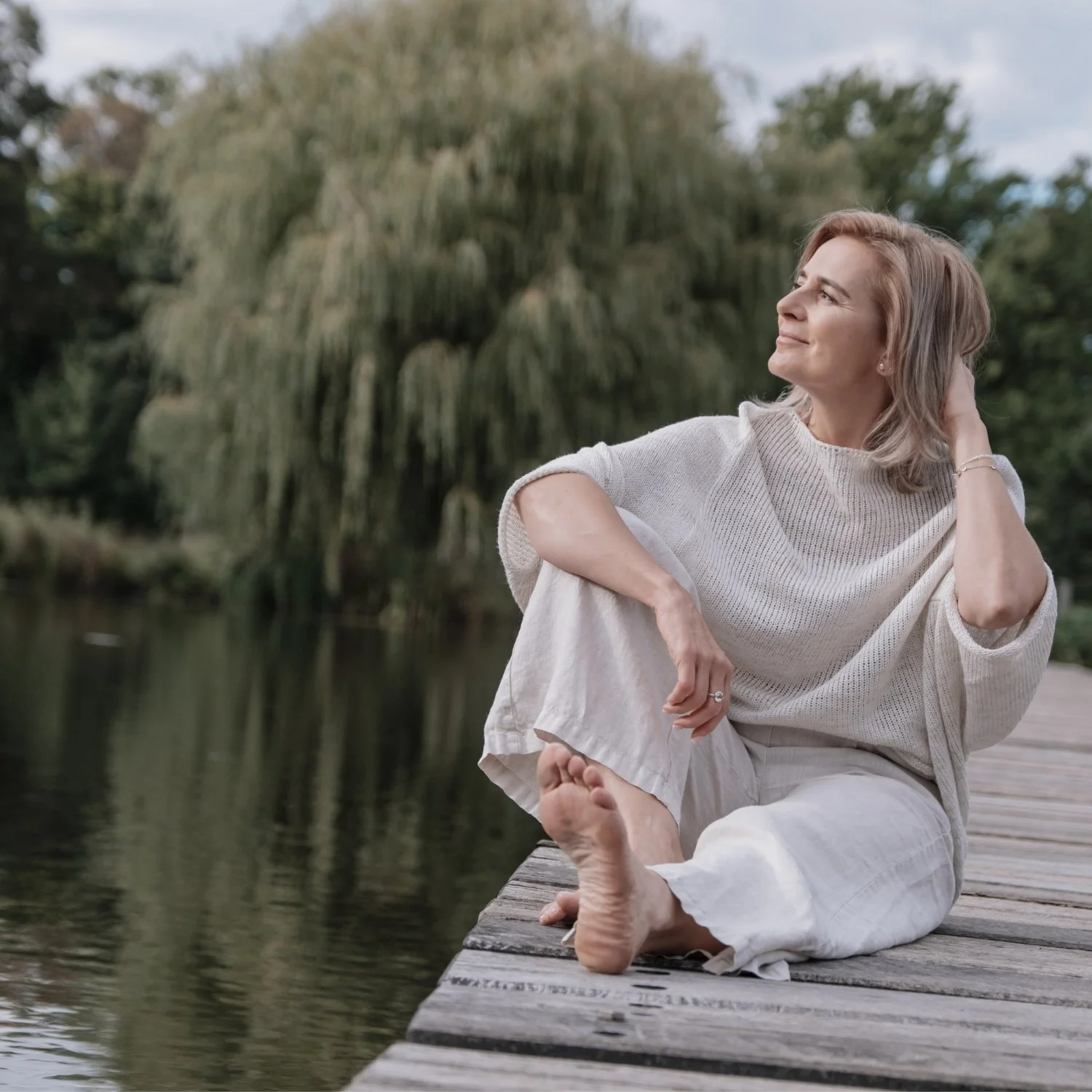 Real and relaxed photography by Nikol Pecka, capturing authentic moments across portraits, families, weddings, brand & business, and animals. Based in the Netherlands, speaking Czech and English, and available for travel.