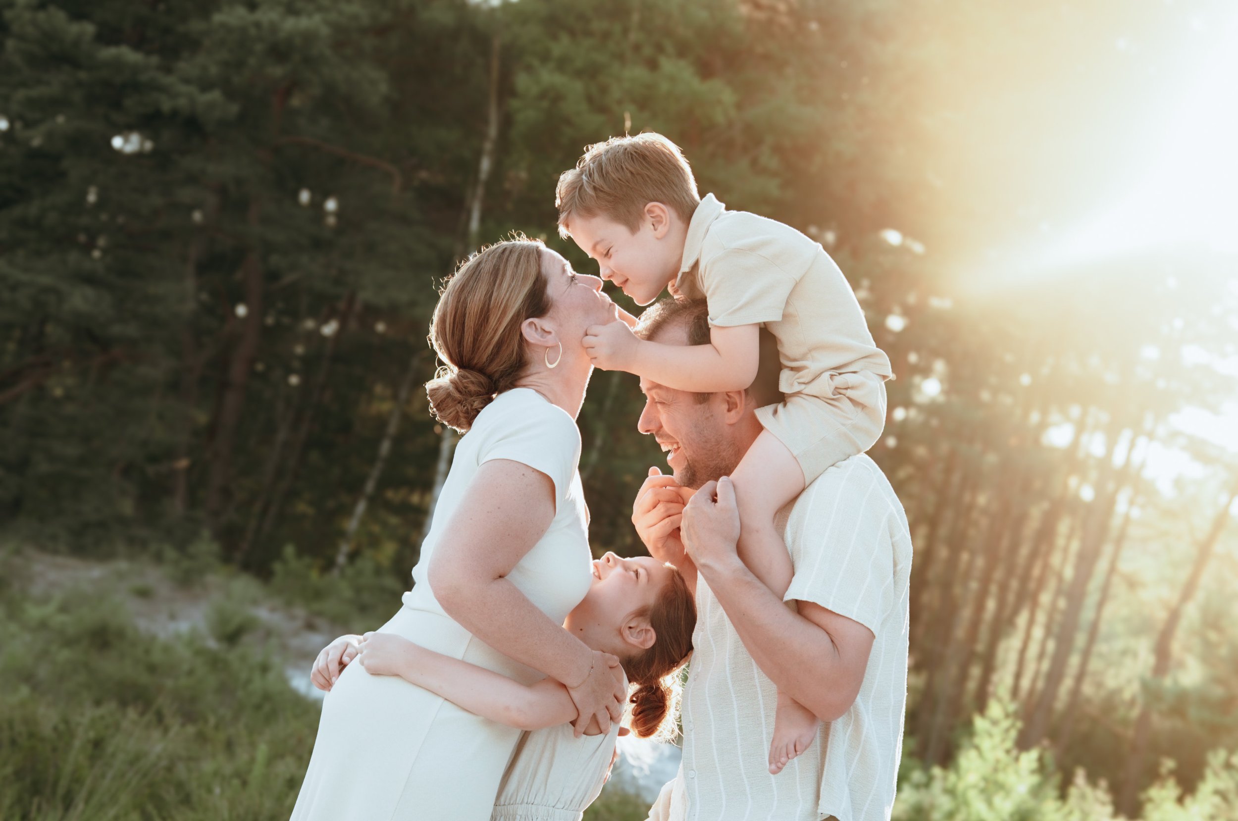 NNikolPeckaPhotography-family-goldenhourshoot -48.jpg