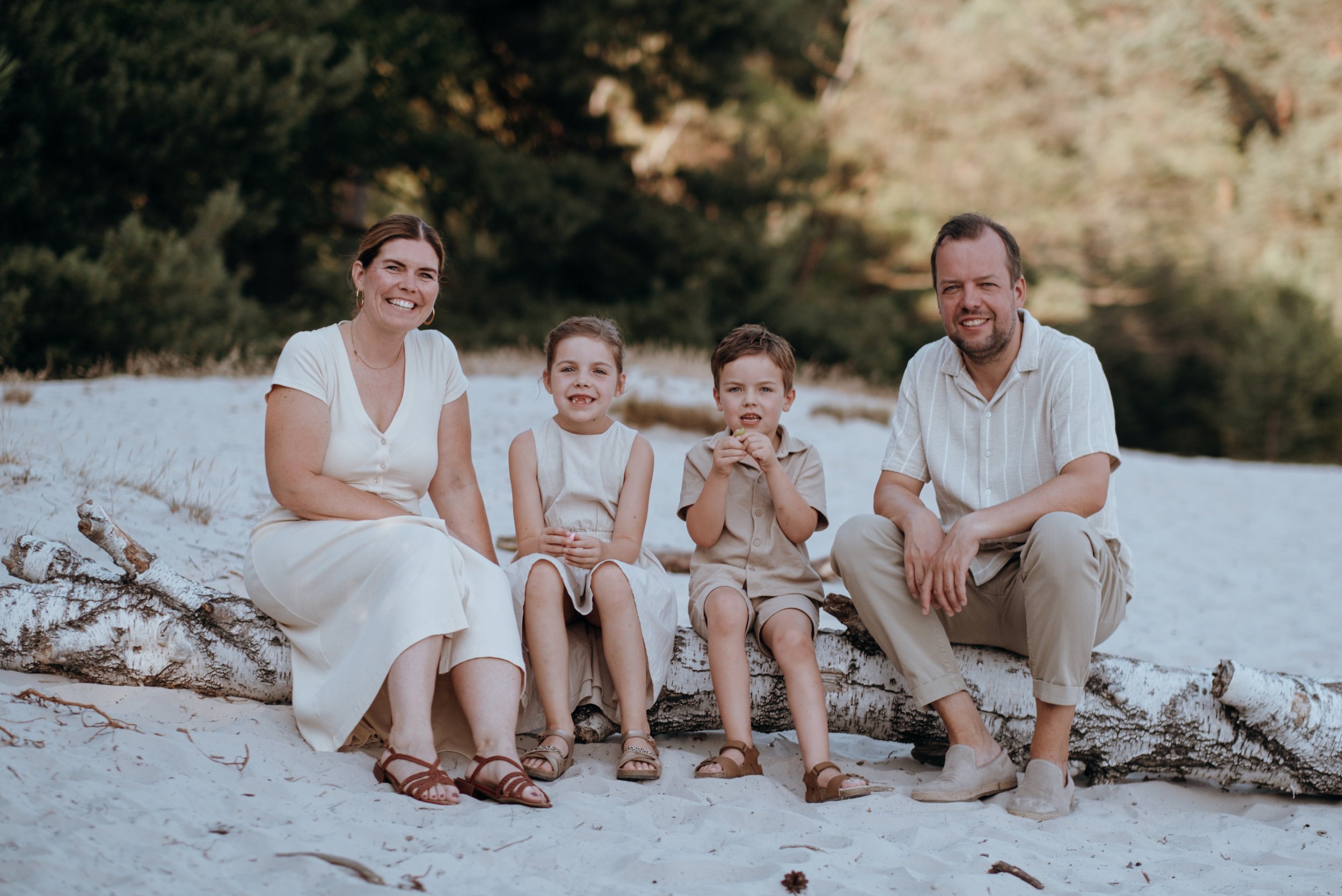 NNikolPeckaPhotography-family-goldenhourshoot -30.jpg