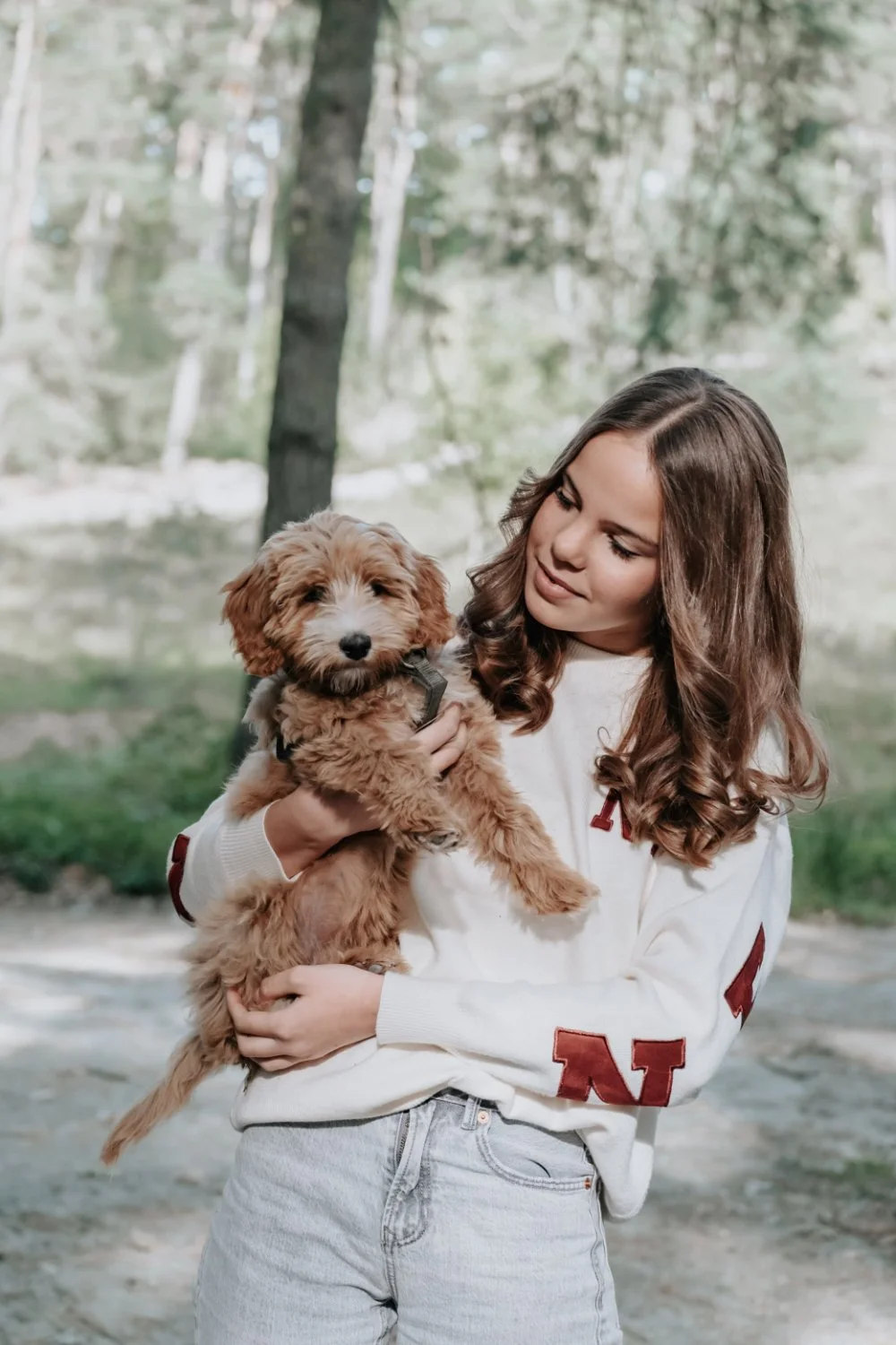 Real and relaxed photography by Nikol Pecka, capturing authentic moments across portraits, families, weddings, brand & business, and animals. Based in the Netherlands, speaking Czech and English, and available for travel.