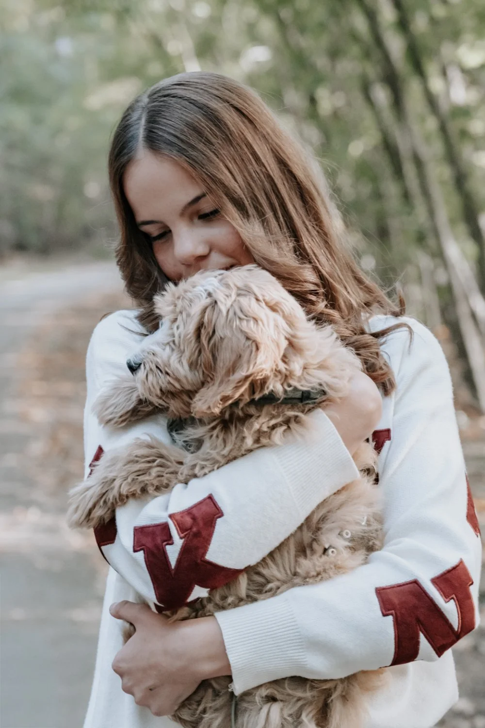 Real and relaxed photography by Nikol Pecka, capturing authentic moments across portraits, families, weddings, brand & business, and animals. Based in the Netherlands, speaking Czech and English, and available for travel.