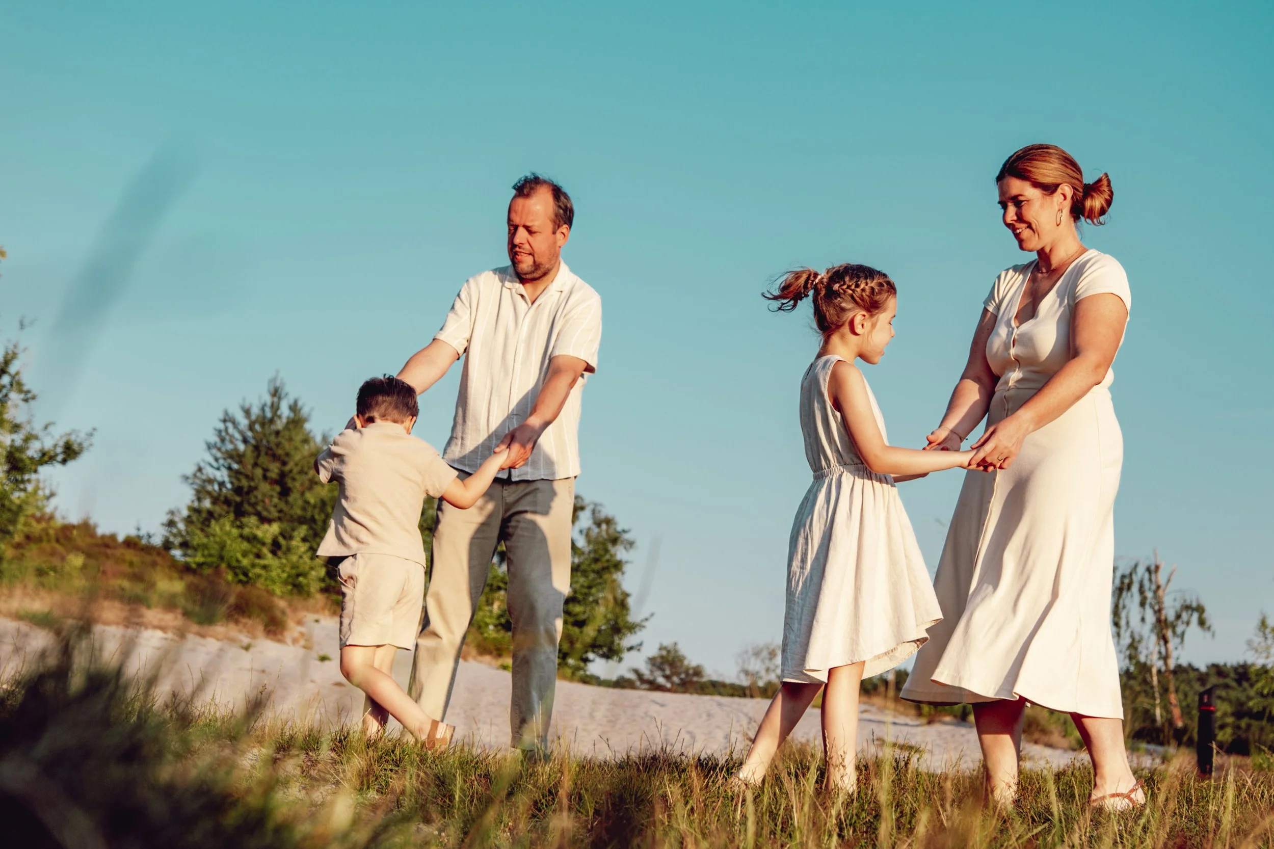 NNikolPeckaPhotography-family-goldenhourshoot -277.jpg