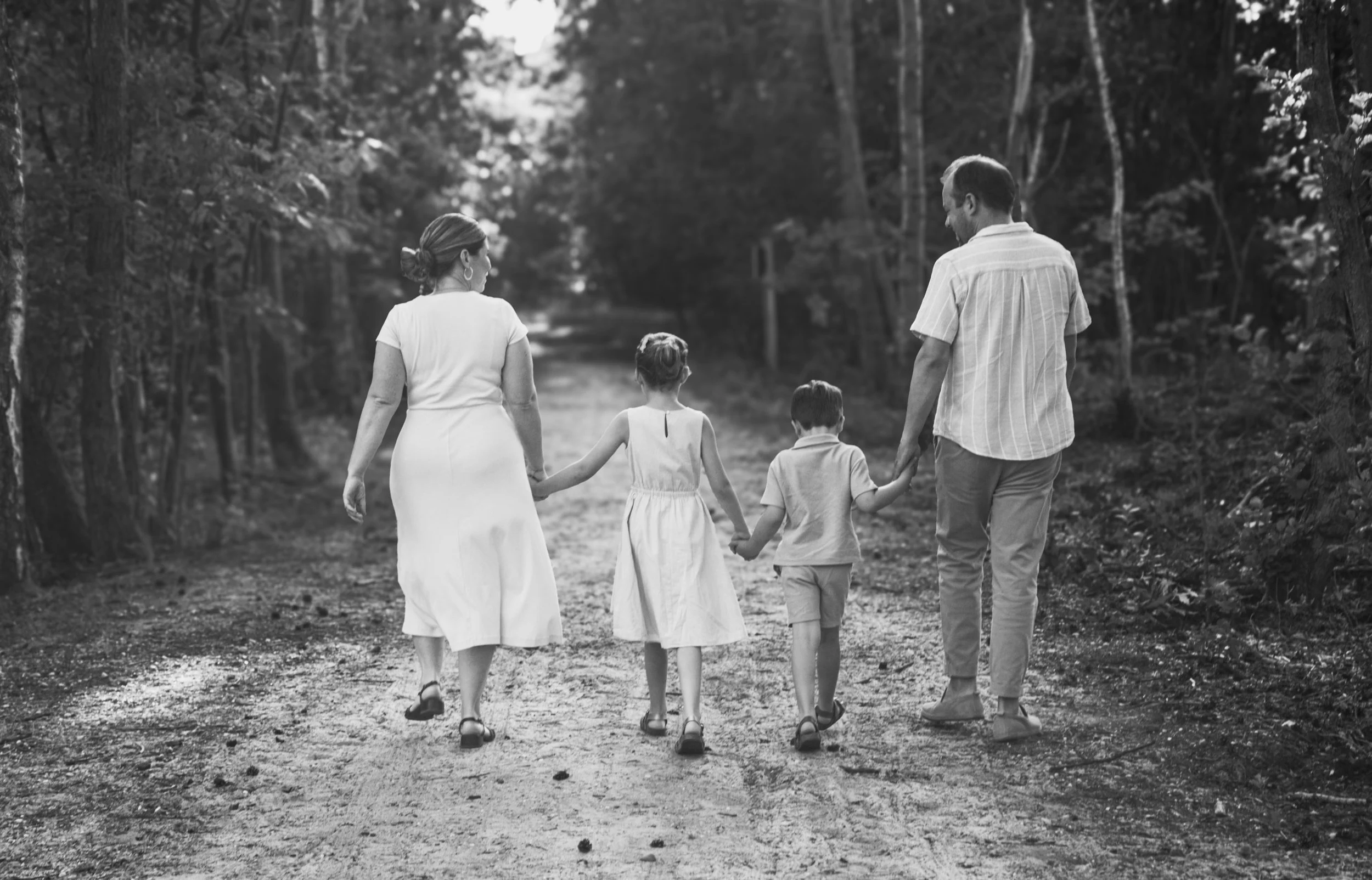 NNikolPeckaPhotography-family-goldenhourshoot -4.jpg