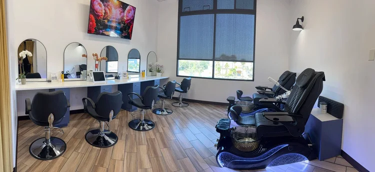 Head spa and foot spa chair area