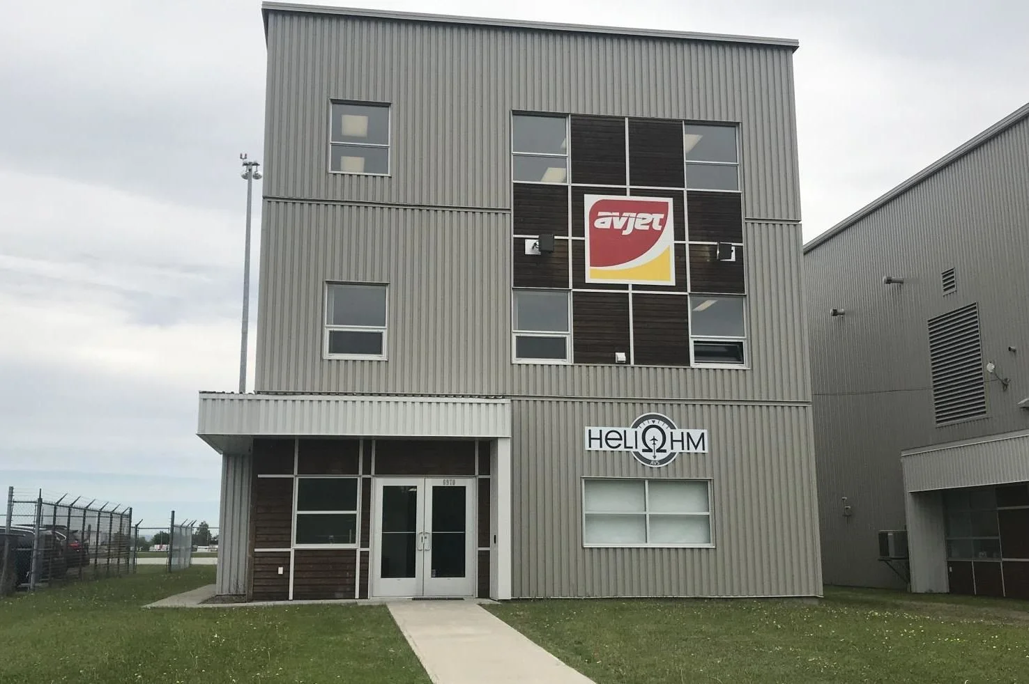 b-timent-administratif-a-roport-saguenay-bagotville.jpg