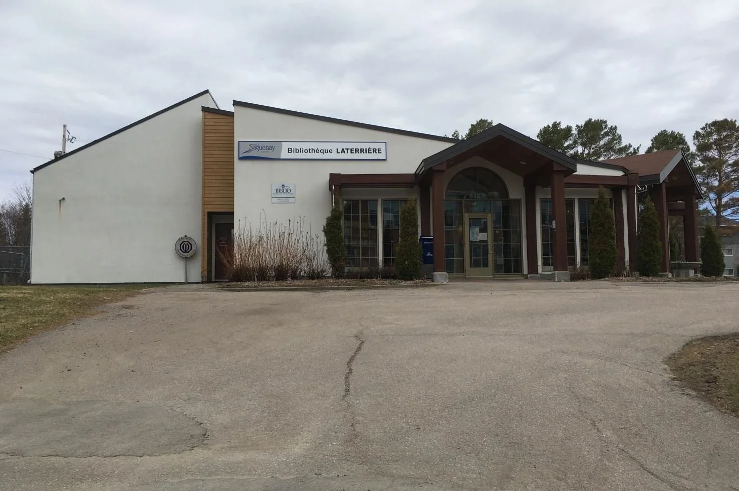 Bibliothe-Aque-Laterrie-Are.jpg