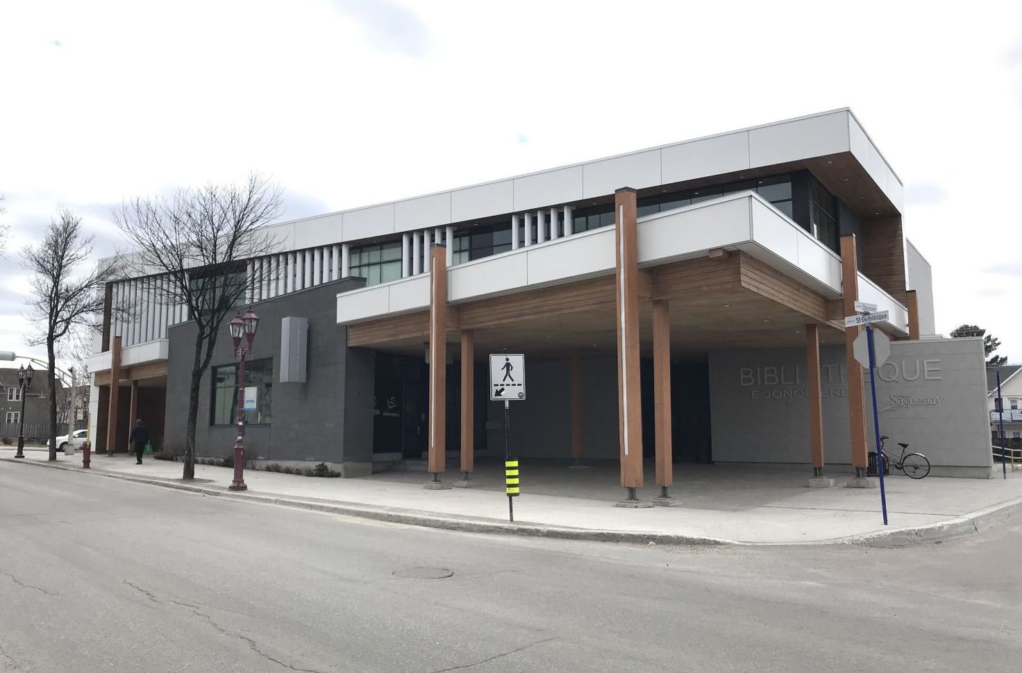 Bibliothe-Aque-Jonquie-Are (1).jpg