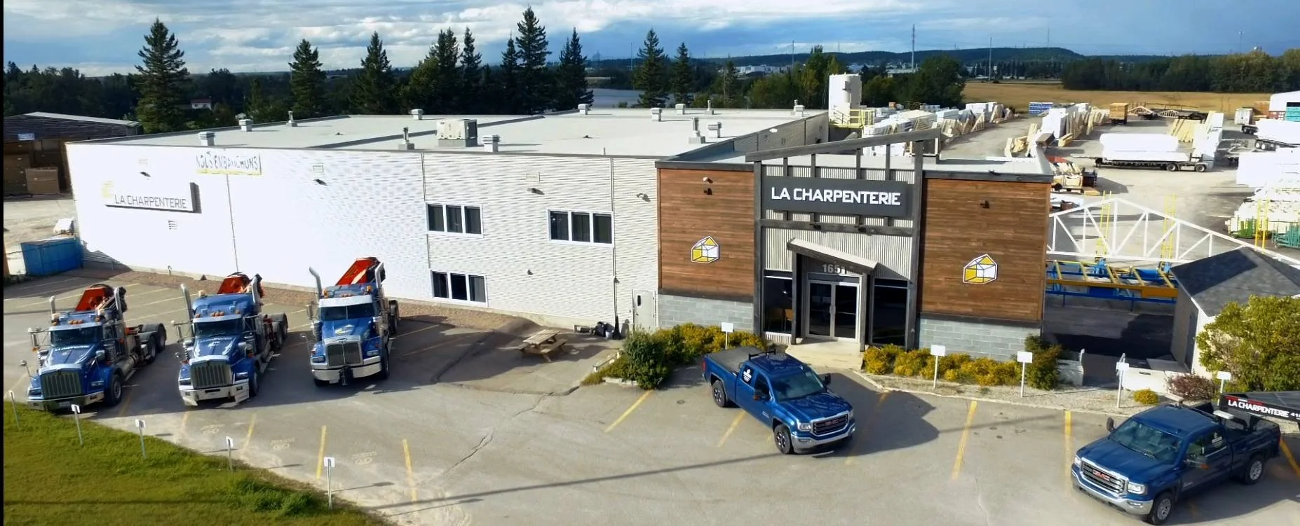Construction en bois : Usine la Charpenterie (Saguenay)