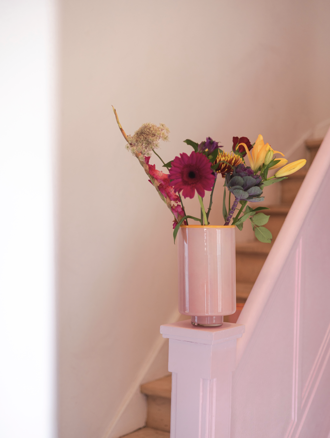 Vase rose poudré