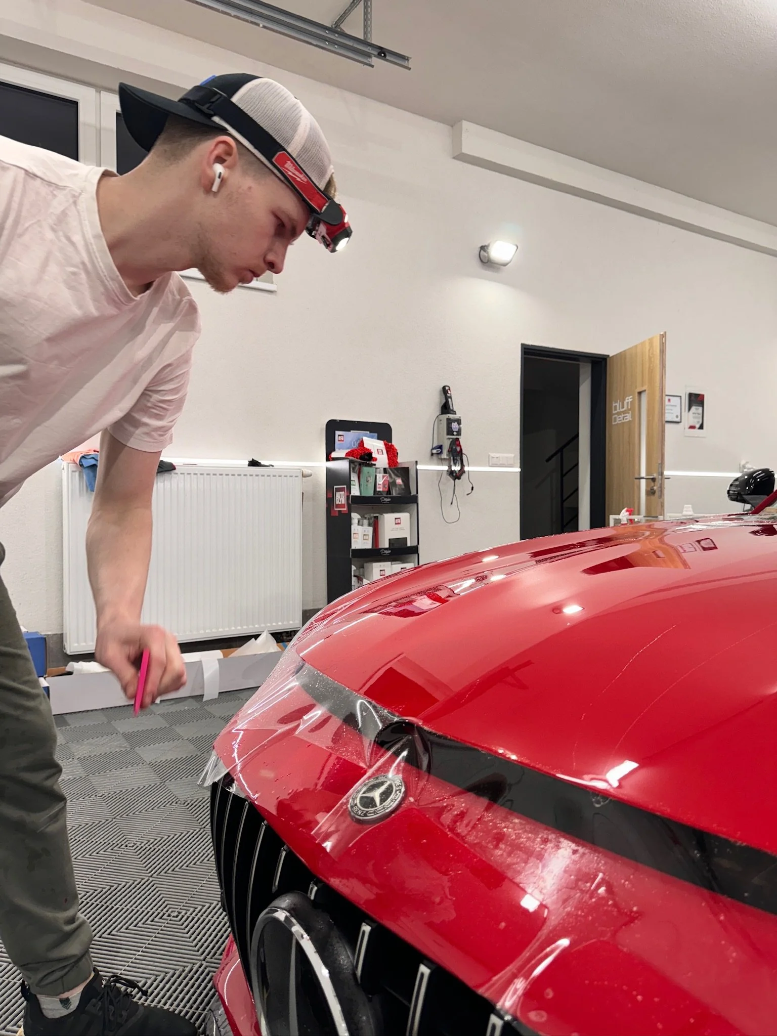 Červený Mercedes GT AMG aplikácia fólie magnus PRO