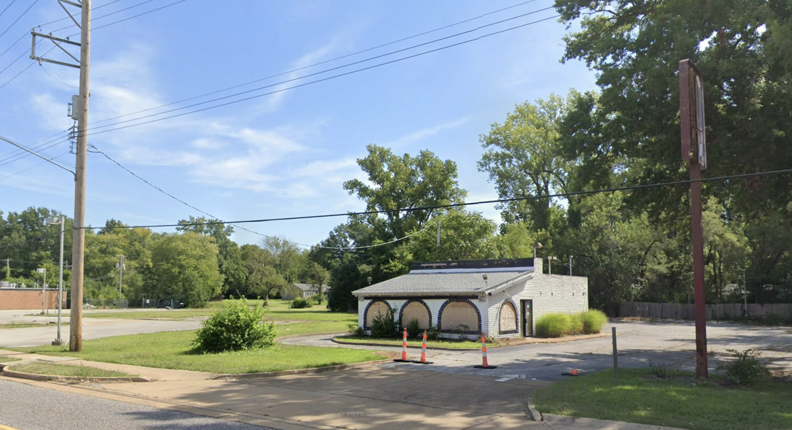 Image of an abandoned taco bell restaurant located in the Study Area.