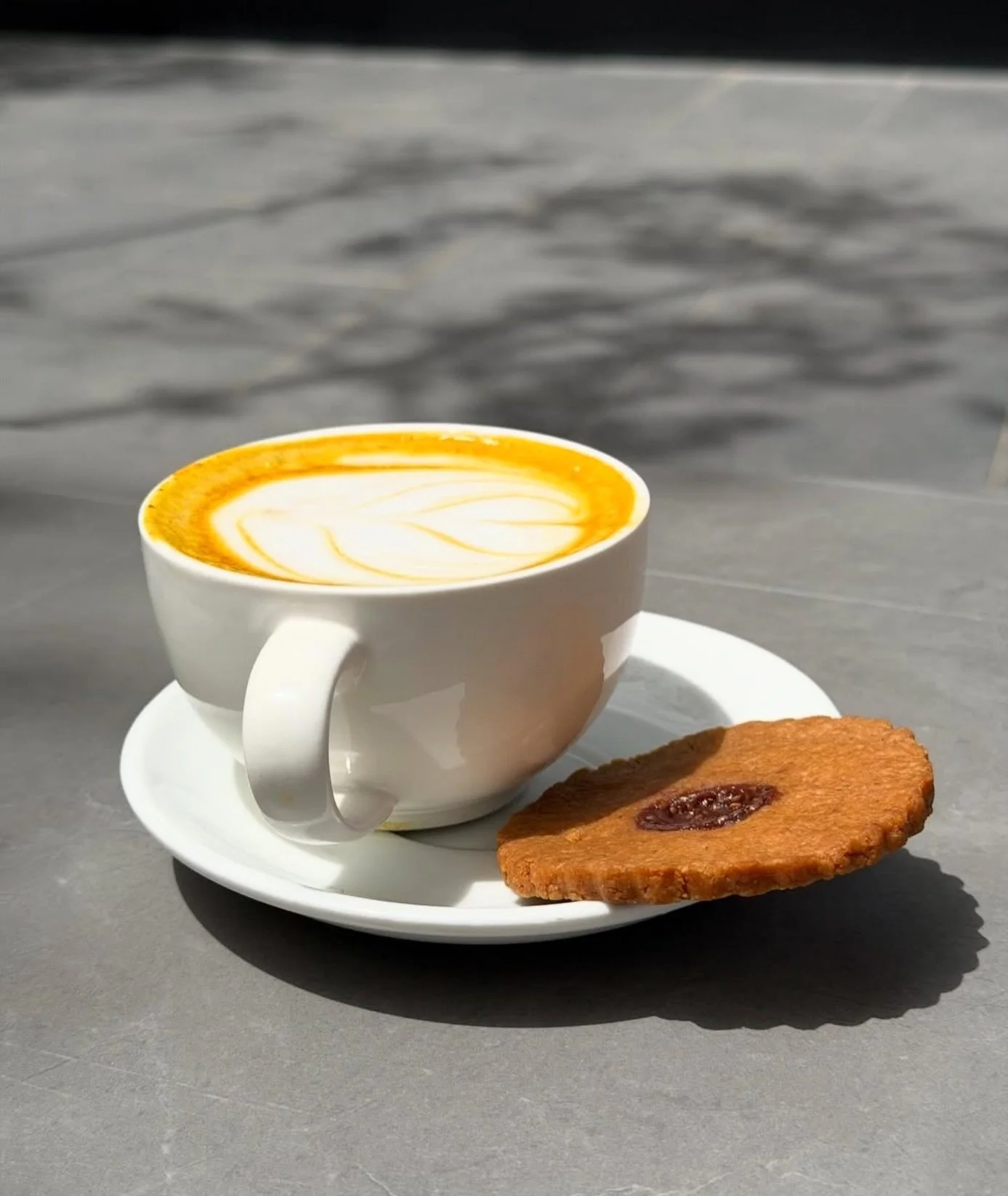 The sunshine is out and so is our golden chai! ☀️ ☀️ ☀️ 

Our golden chai includes turmeric which is known for reducing inflammation, supporting muscle/ joint pain, digestive support and immunity. All the deliciousness of our chai with added golden p