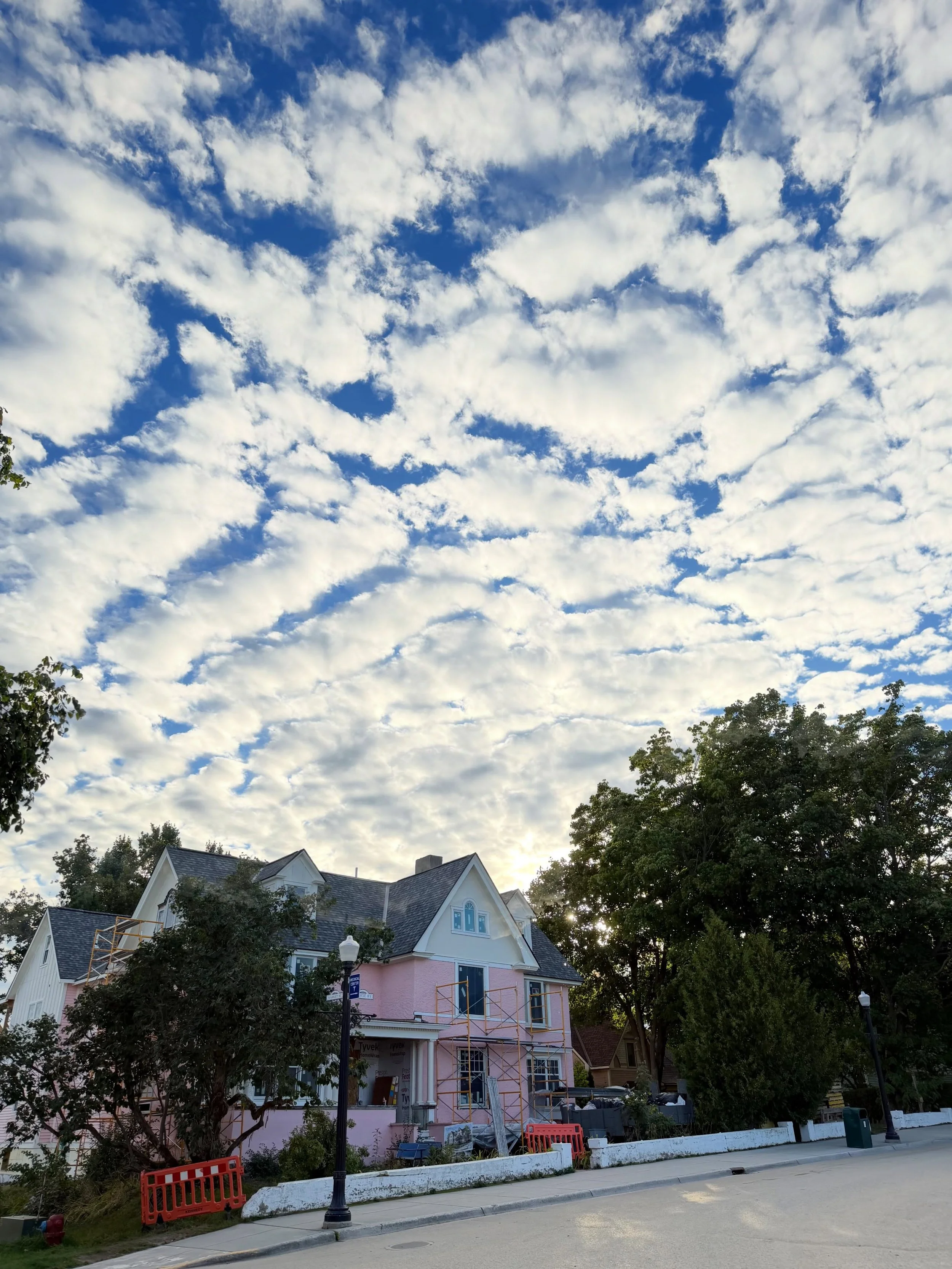 A beautiful evening over The 1886. 💗 Every day brings a little more progress, and it&rsquo;s so exciting to watch this historic home slowly become the boutique hotel we&rsquo;ve been dreaming of. We can&rsquo;t wait to welcome you in 2027!  Thank yo