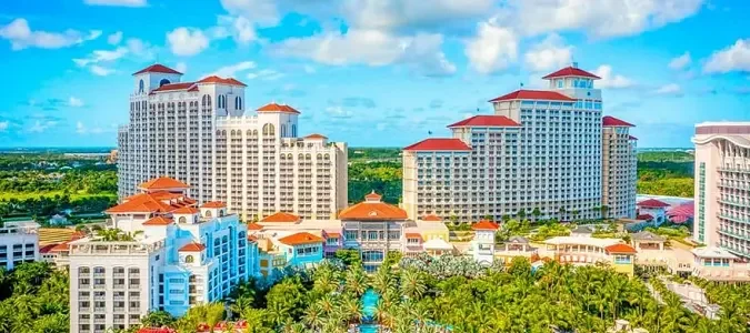 🚢🌴 Cruise vs. All-Inclusive: Which Is Better for Your Vacation?