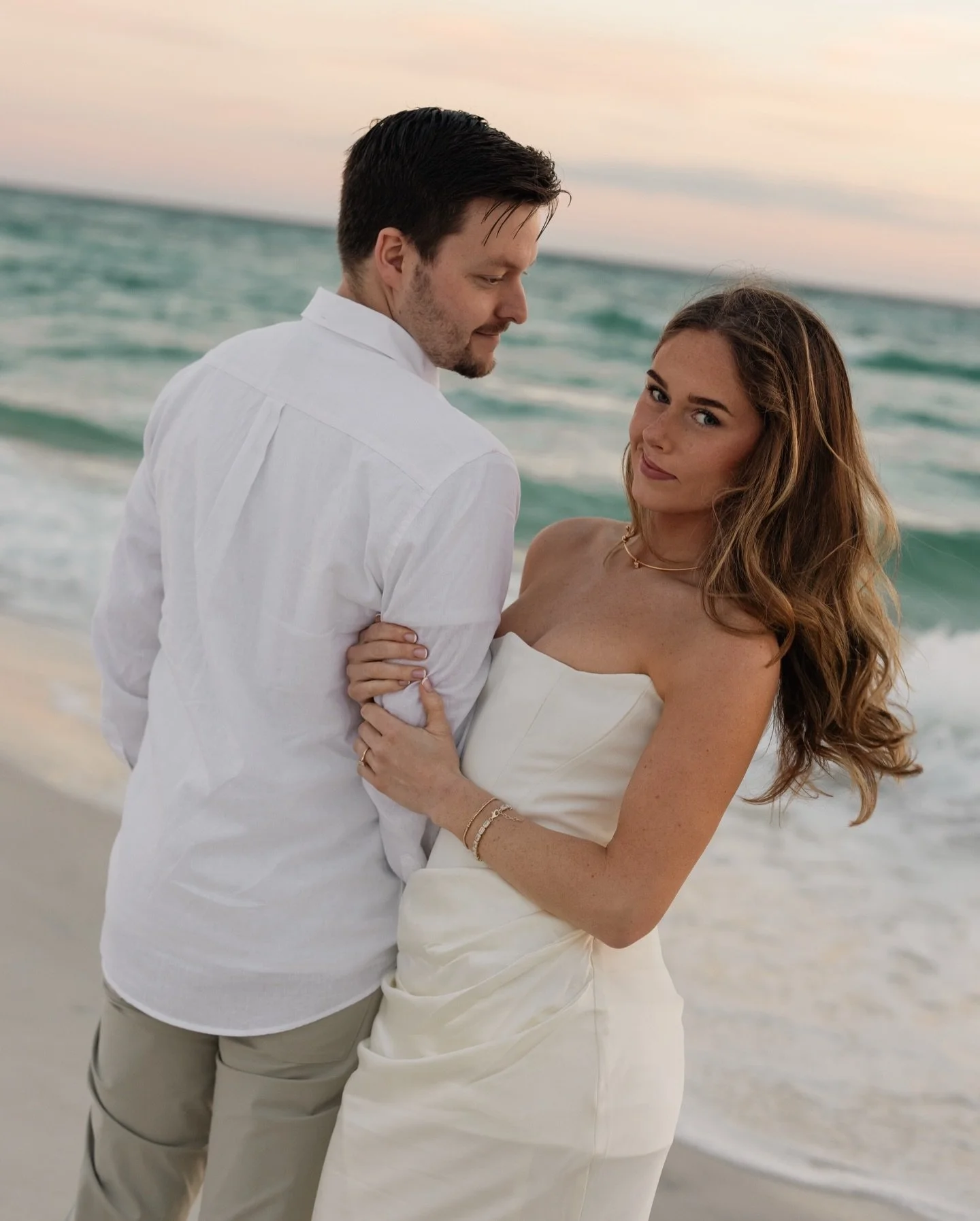 Emma 🤍🩵

Tanned Emma for her engagement and engagement pictures! Can&rsquo;t wait for her wedding day tan 🤎 

#knoxvillespraytan #naturalspraytan #customtan #spraytan #knoxvilletn