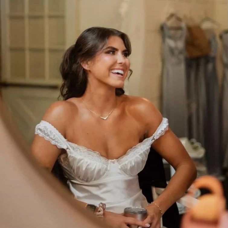 Needed this pic on my feed, that&rsquo;s all 😘

Amanda loves a long-wearing (rinse in 8-12 hrs) deep tan and it&rsquo;s never looked better than it did on her wedding day. Obsessed with her always 🤎🫶🏼

#knoxvillebride #knoxvilletn #spraytan #spra