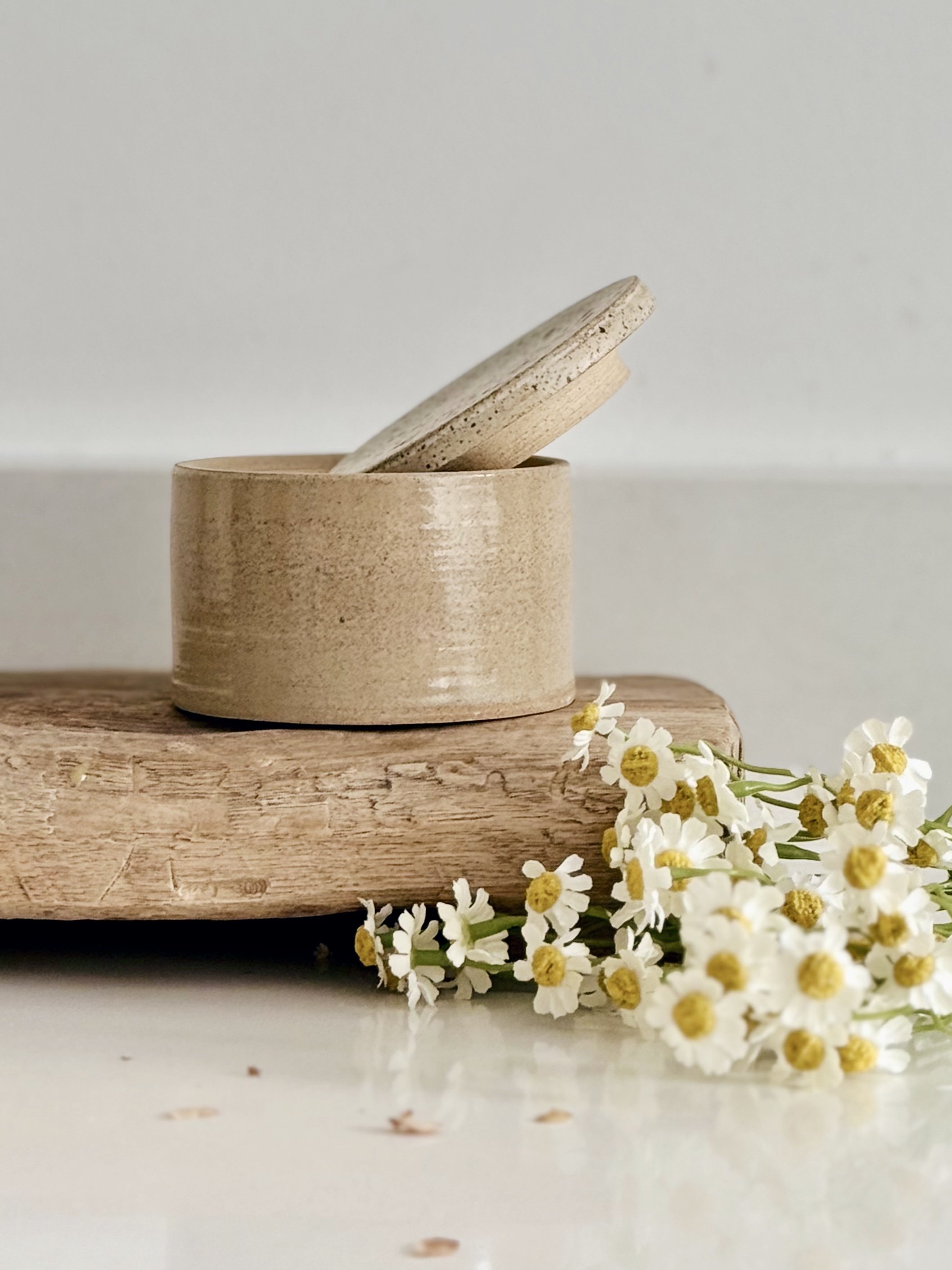 lidded pot